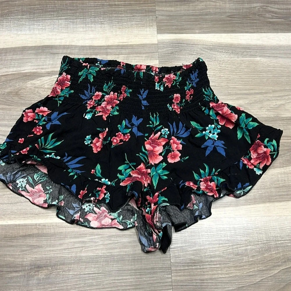Hollister floral high rise shorts size XS - Picture 2 of 7